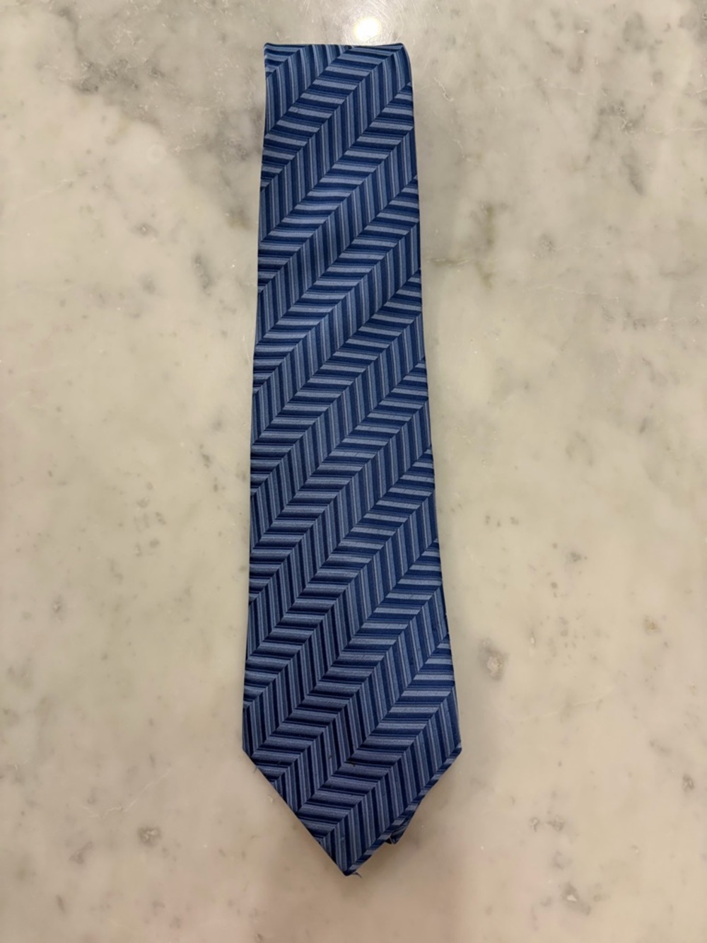 Geoffrey Beene Blue Chevron Pattern Tie